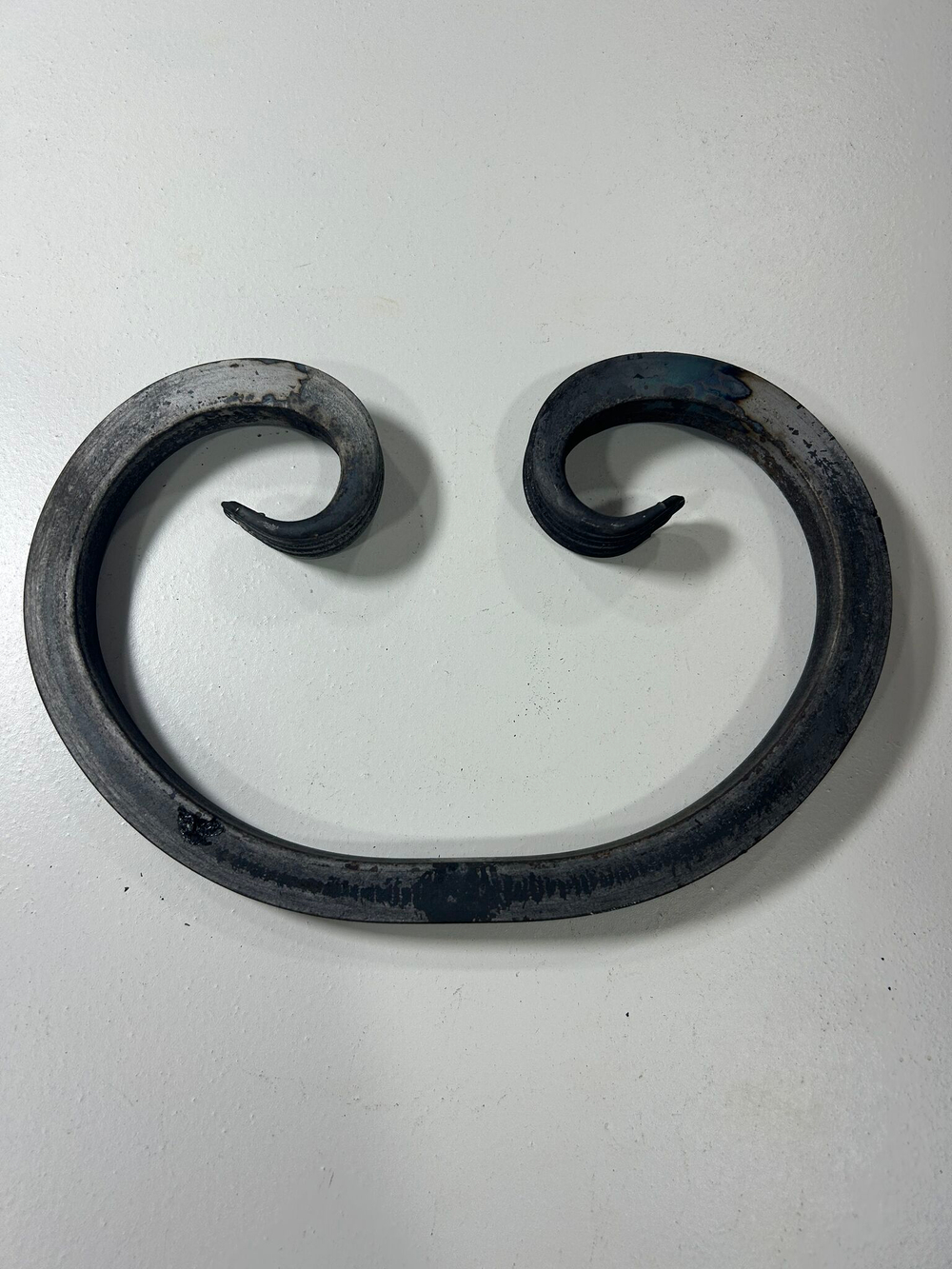 Кованый элемент вензель 130х230мм квадрат полнотелый 14х14мм