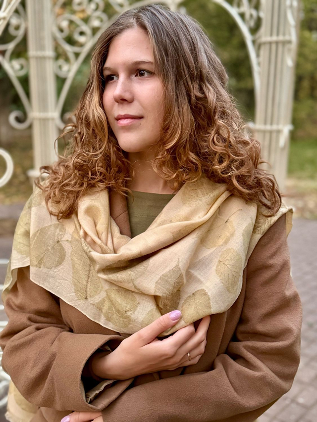 Тёплый шерстяной шарф с экопринтом «Крем-брюле»