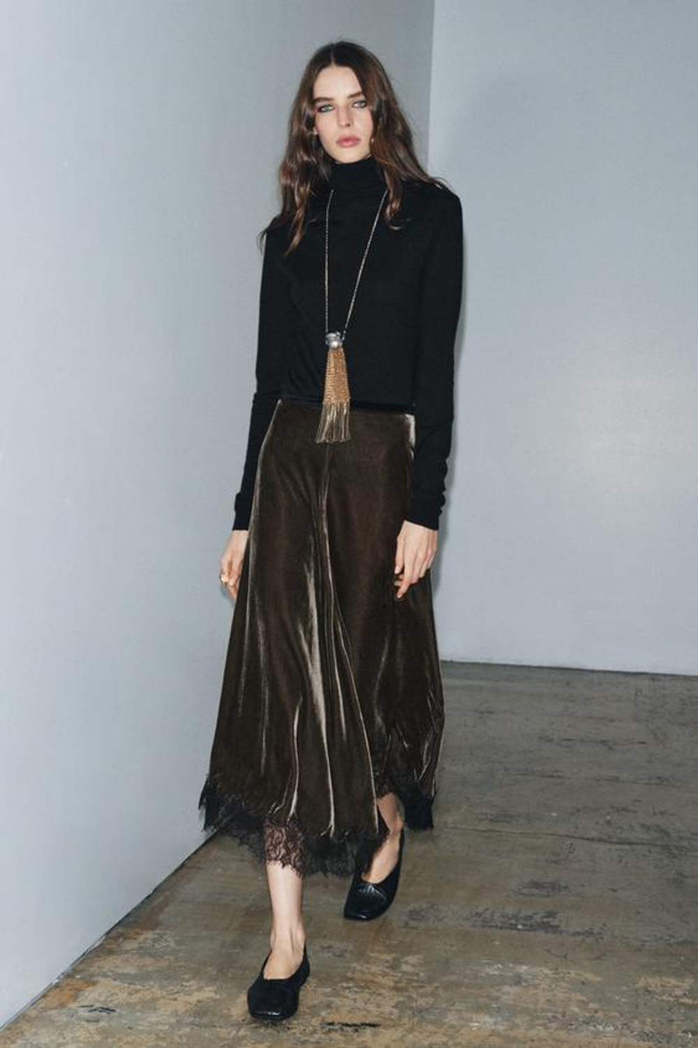 ZARA БАРХАТНАЯ ЮБКА С КРУЖЕВОМ — ZW COLLECTION LIMITED EDITION, ЗЕЛЕНОВАТЫЙ