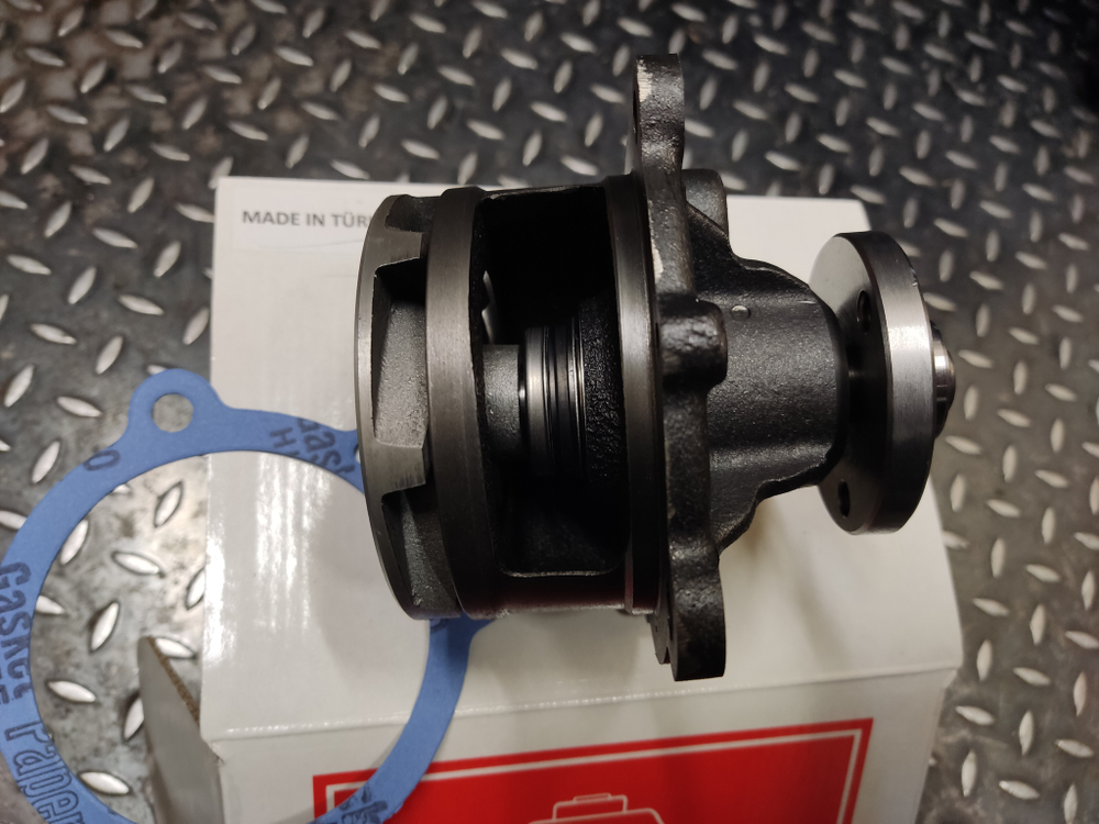 Водяная помпа 21404502