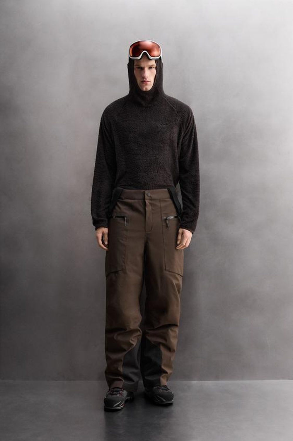 ZARA ФЛИСОВАЯ ТОЛСТОВКА SKI С КАПЮШОНОМ И ТЕКСТУРОЙ, ТЕМНО-КОРИЧНЕВЫЙ