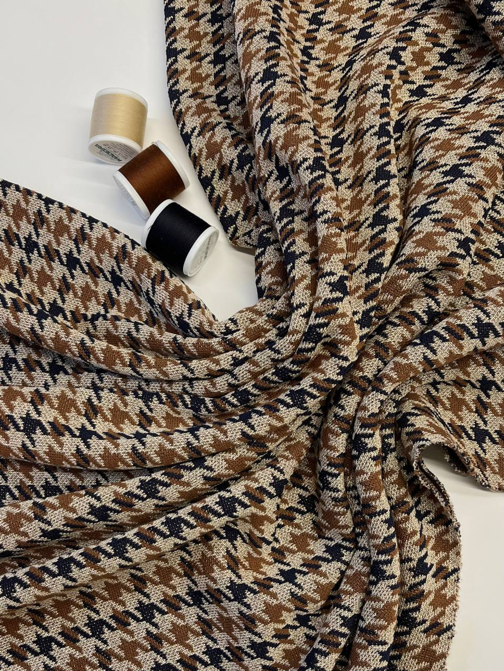 Трикотаж шерсть с п/а, люрексом и эластаном Dondi песочный с сине-коричневым пье-де-пуль