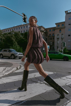 ZARA МИНИ-ПЛАТЬЕ ОБЪЕМНОЕ ИЗ ЖАККАРДА, КОРИЧНЕВЫЙ