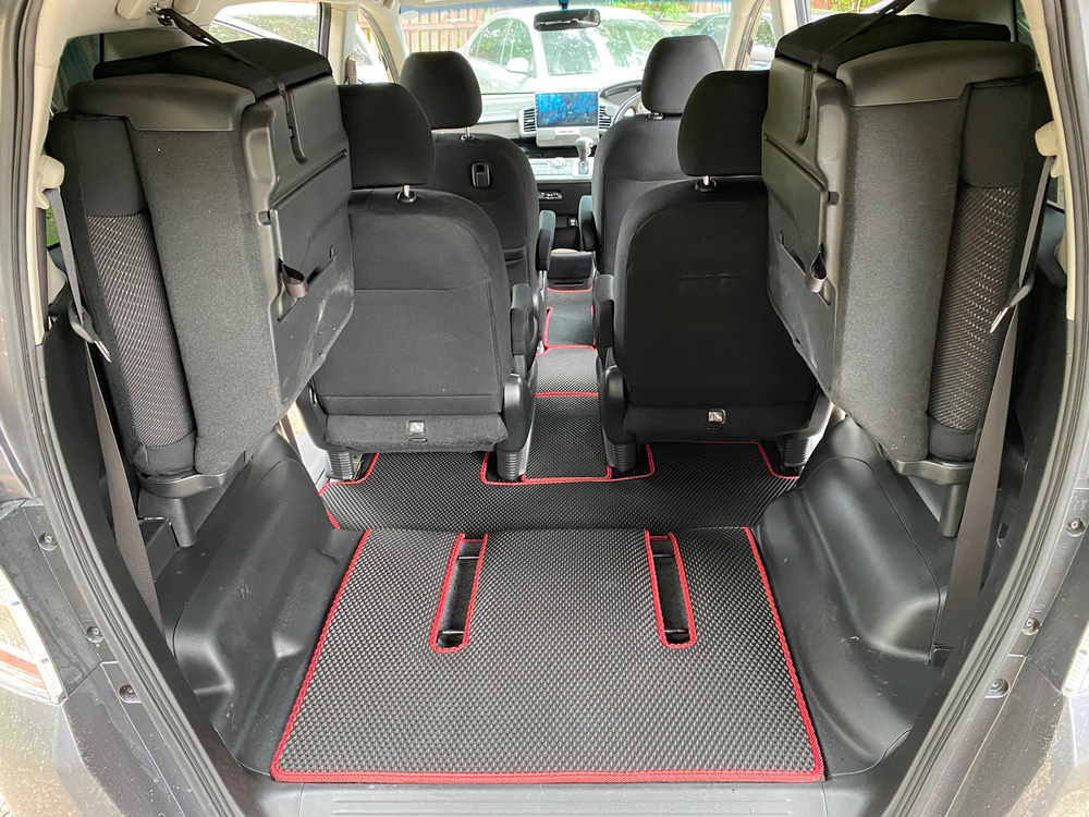 Honda Freed 1 Hybrid (капитанские кресла)