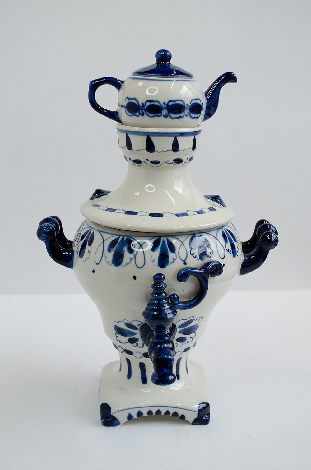 Самовар с чайником. Фарфоровая декоративная статуэтка. СССР. Объединение Гжель.1972-1985 гг.