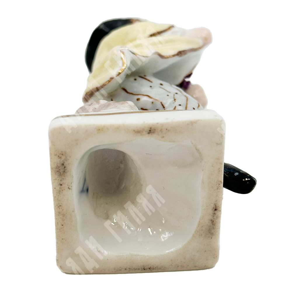 [Коллекционный предмет] Фарфоровая статуэтка "Мальчик с виноградом". G8. Мейсен (Meissen), Германия.