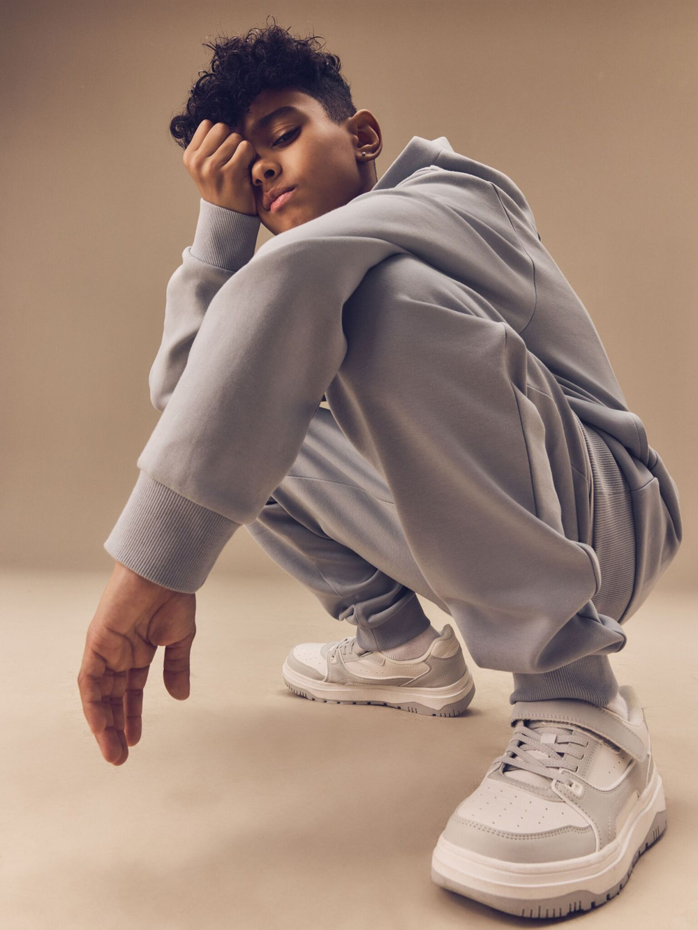 Толстовка с капюшоном и джоггеры в комплекте для мальчика Next AA8-114, Серый