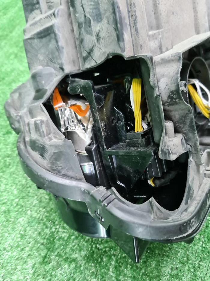 Битая Фара правая Range Rover Vogue 4 12-17 ксенон