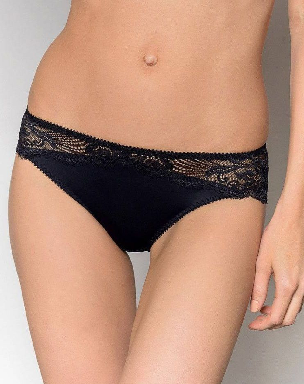 Оригинальные кружевные трусики Laura (Размер: 46) (Цвет: черный)