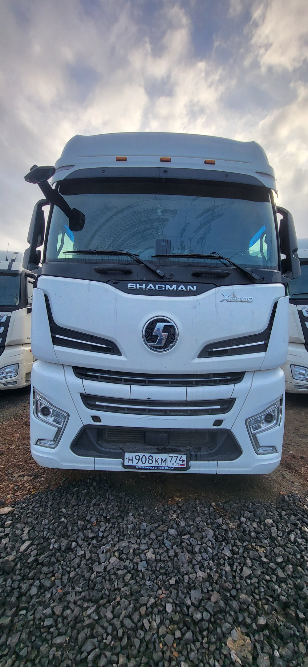 Shacman (Shaanxi) SX* 4x2 Седельный тягач SX4188YY381 (Дизельный, 12,5 л, 473 л.с., МТ)