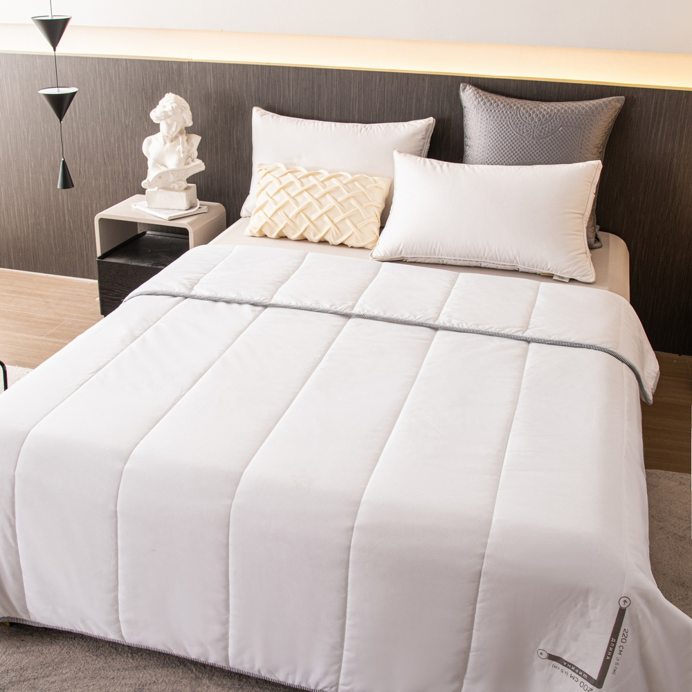 Одеяло SM Всесезонное SM002 черно-белый кант