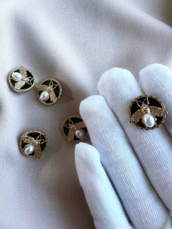 Декоративные металлические пуговицы на ножке