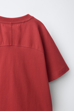 ZARA КОМПЛЕКТ ИЗ ФУТБОЛКИ И ШОРТОВ, МЯГКИЙ КРАСНЫЙ