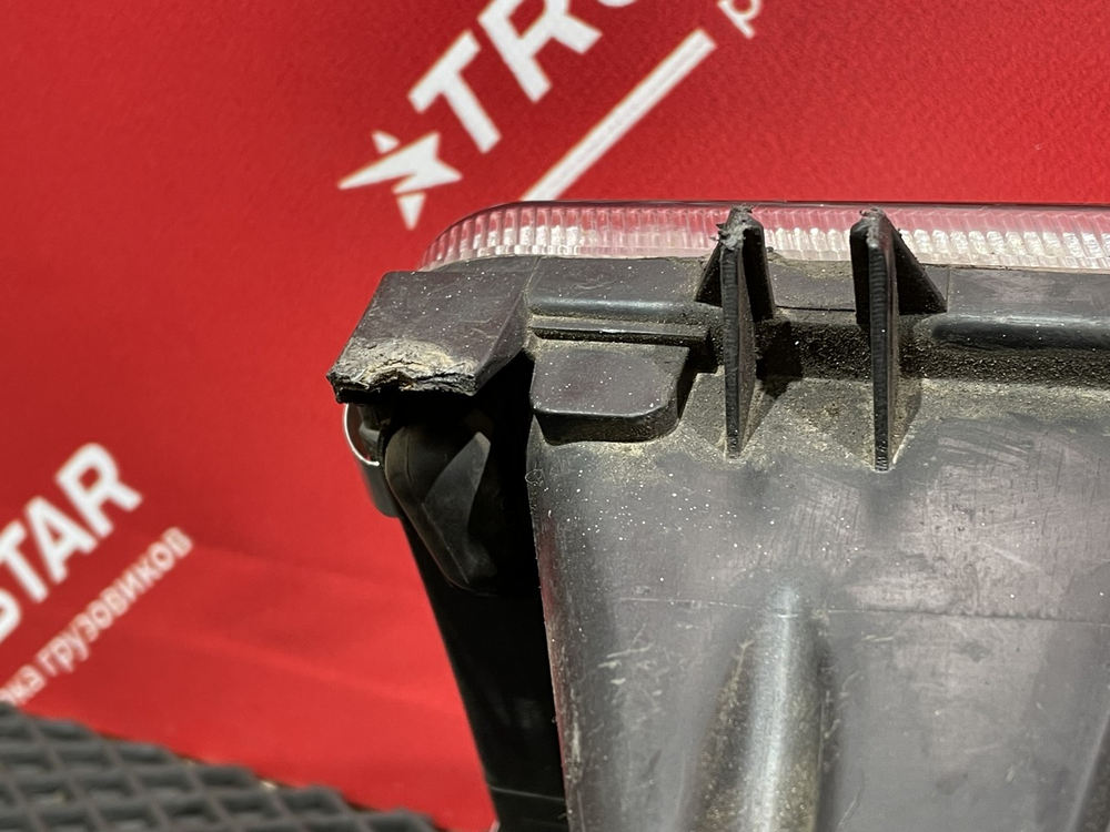 Фара передняя правая