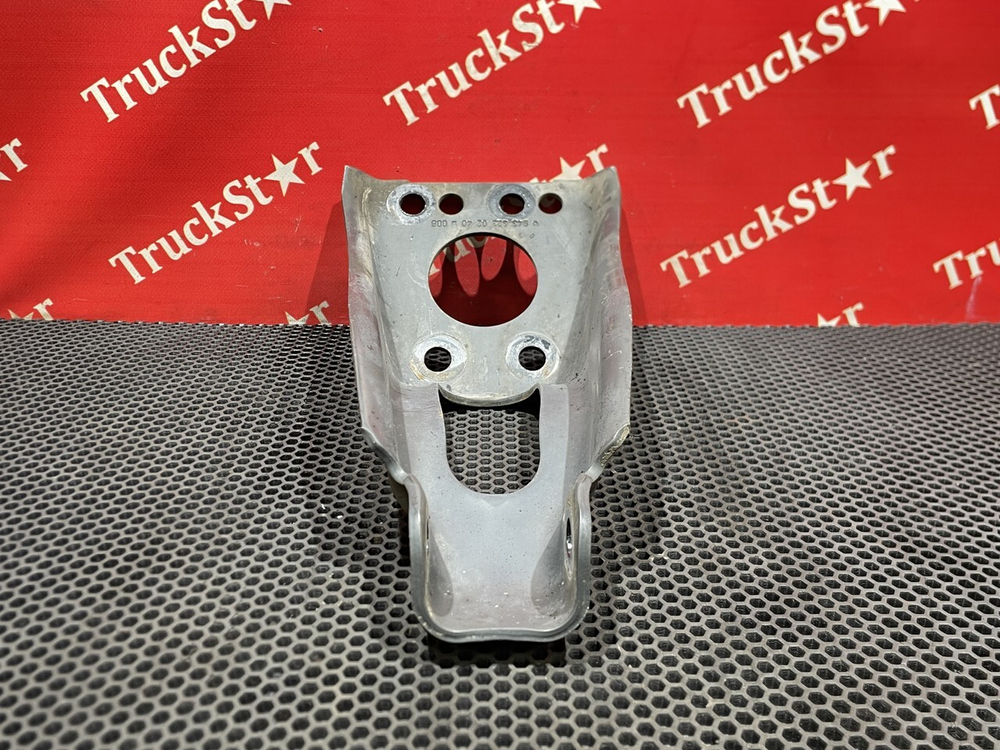 Кронштейн амортизатора переднего верхний