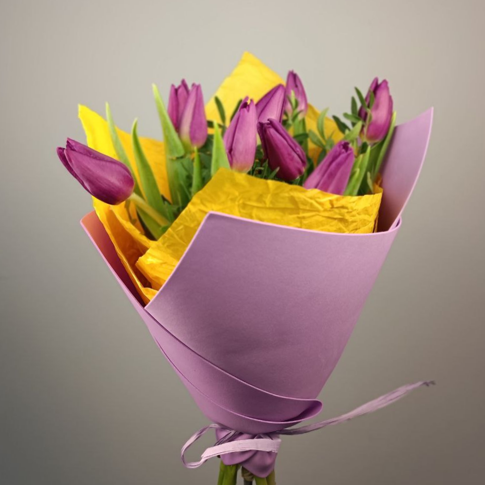 Букет из 9 Тюльпанов с Зеленью