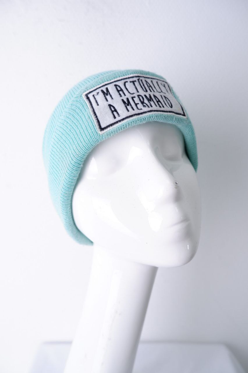 Шапка Modi красивого цвета