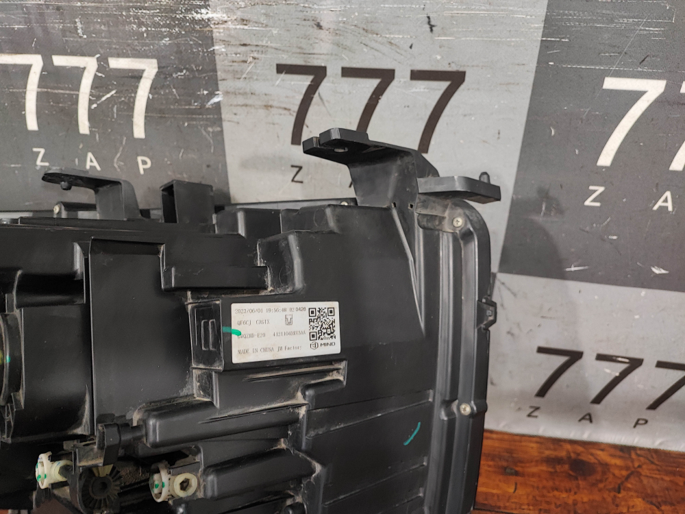 Фара левая LED Tank 500 21-нв Б/У Оригинал 4121104XKV3AA