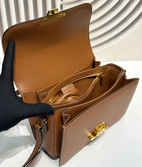 Сумки CELINE CLASSIQUE TRIOMPHE из блестящей кожи