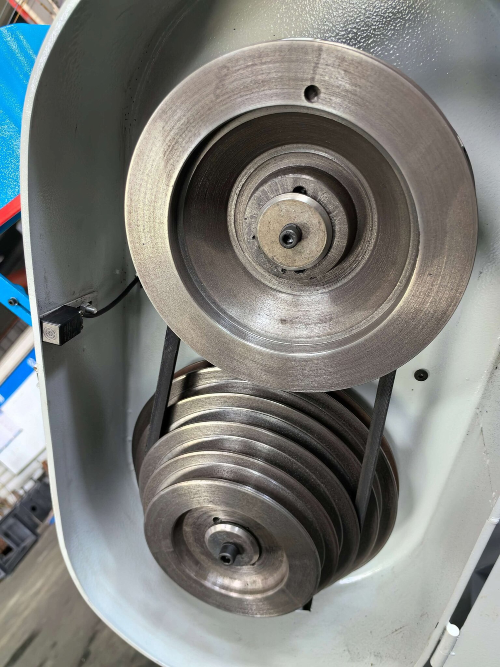 Автоматический колонный ленточнопильный станок MetalTec BS 430 CA