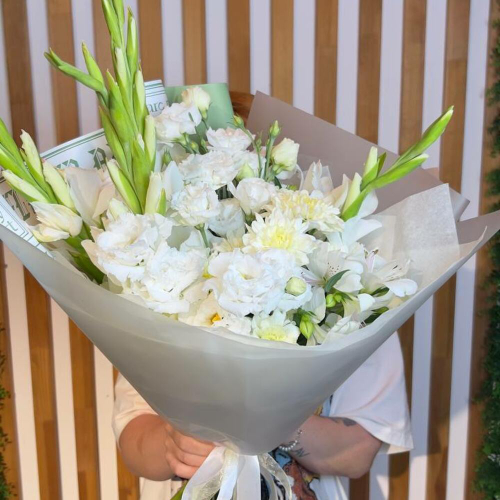 Букет девушке - "Дженифер", эустома, кустовая хризантема, гладиолус, альстромерия