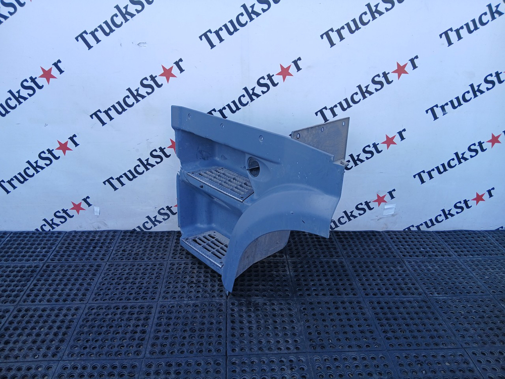 Корпус подножек левый