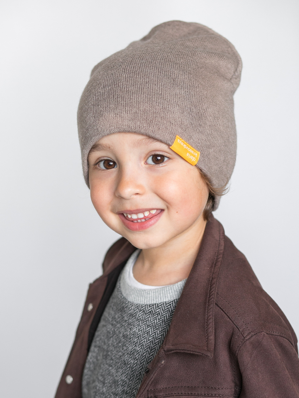 детская шапка из турецкой шерсти серо-коричневая