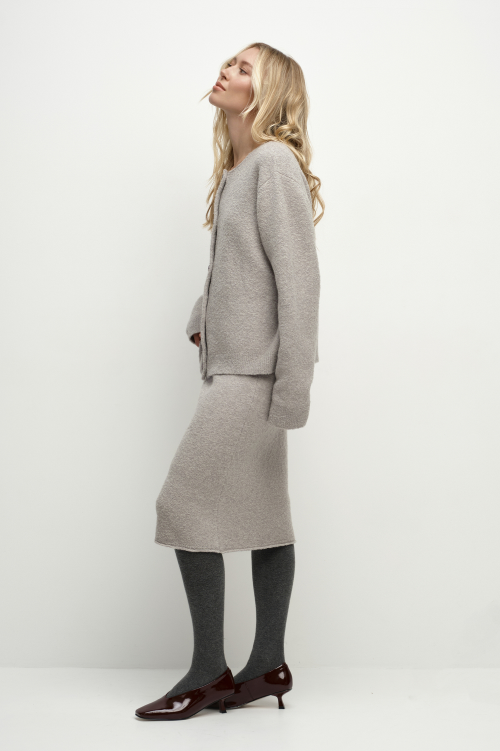 Костюм трикотажный с кардиганом и юбкой из шерсти