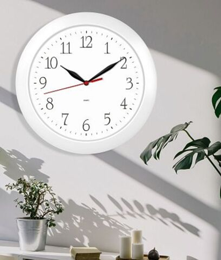 Часы настенные, модель 01, диаметр 290 мм, стекло пластиковое, пластиковый обод, цвет-белый.