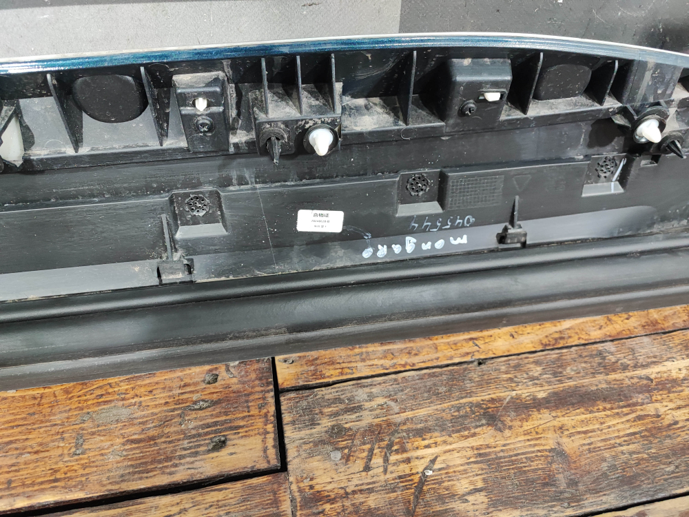 Накладка двери задней правой Geely Monjaro 21-нв Б/У Оригинал 6073120100