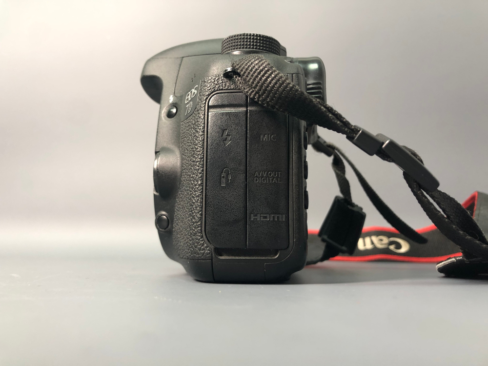 Canon EOS 7D, 85000 кадров пробега.