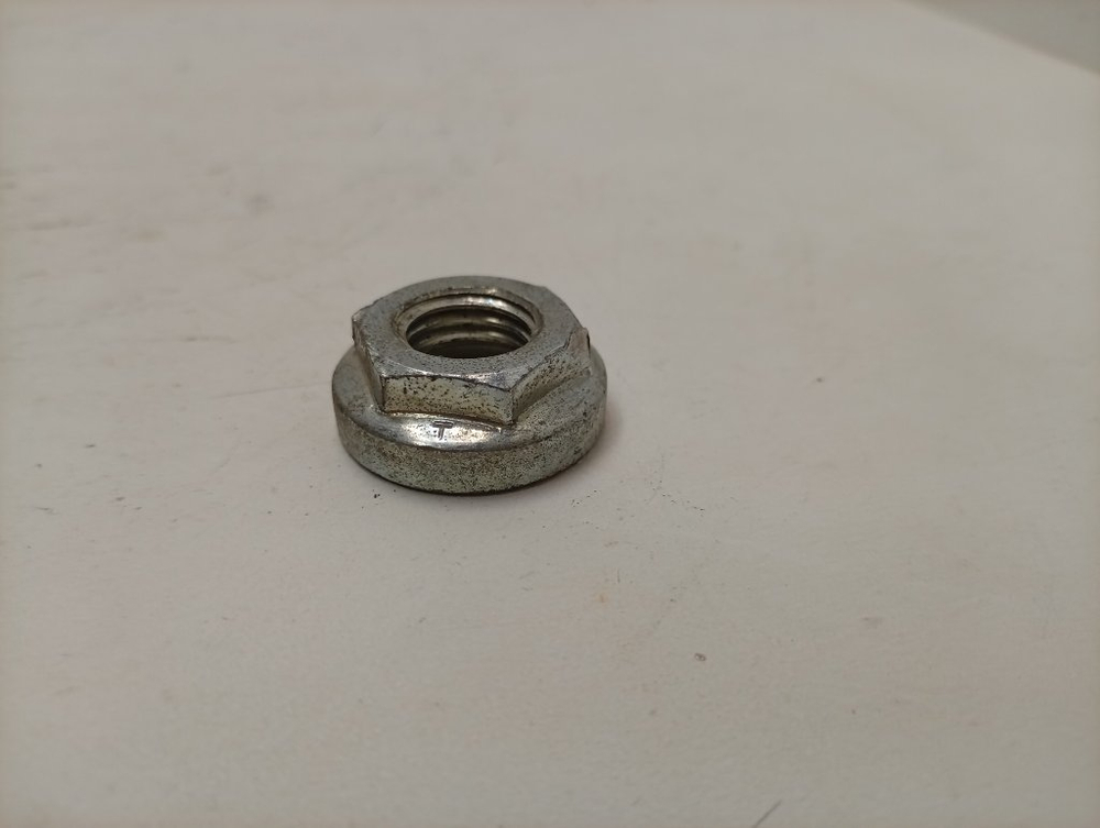 WLK24271OE/04 кт30 Гайка крепления шкива стиральной машины Bosch 615939 б/у