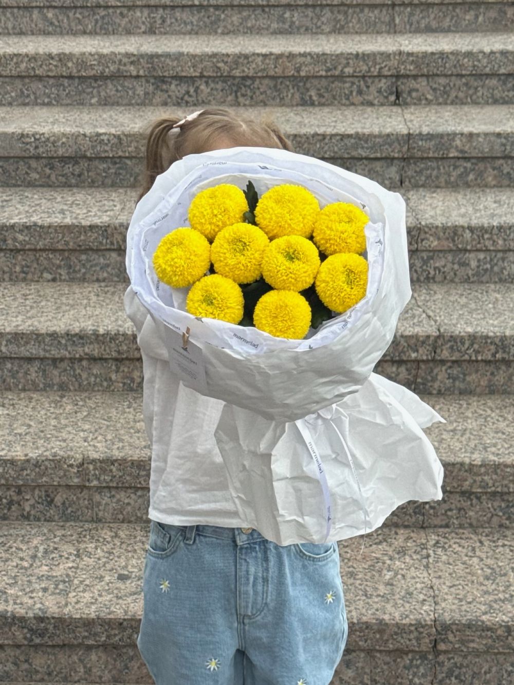 Букет моно из одноголовой хризантемы в желтом оттенке 9 шт