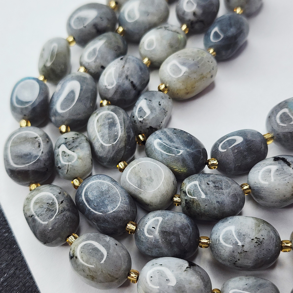 Лабрадор (лабрадорит), крупная галтовка, 12-15 мм, камни овалы, цена за нить 12.5 - 13 см (1/3 нити)