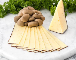 Сыр с белыми грибами фермерский, ферма М2, 250 гр