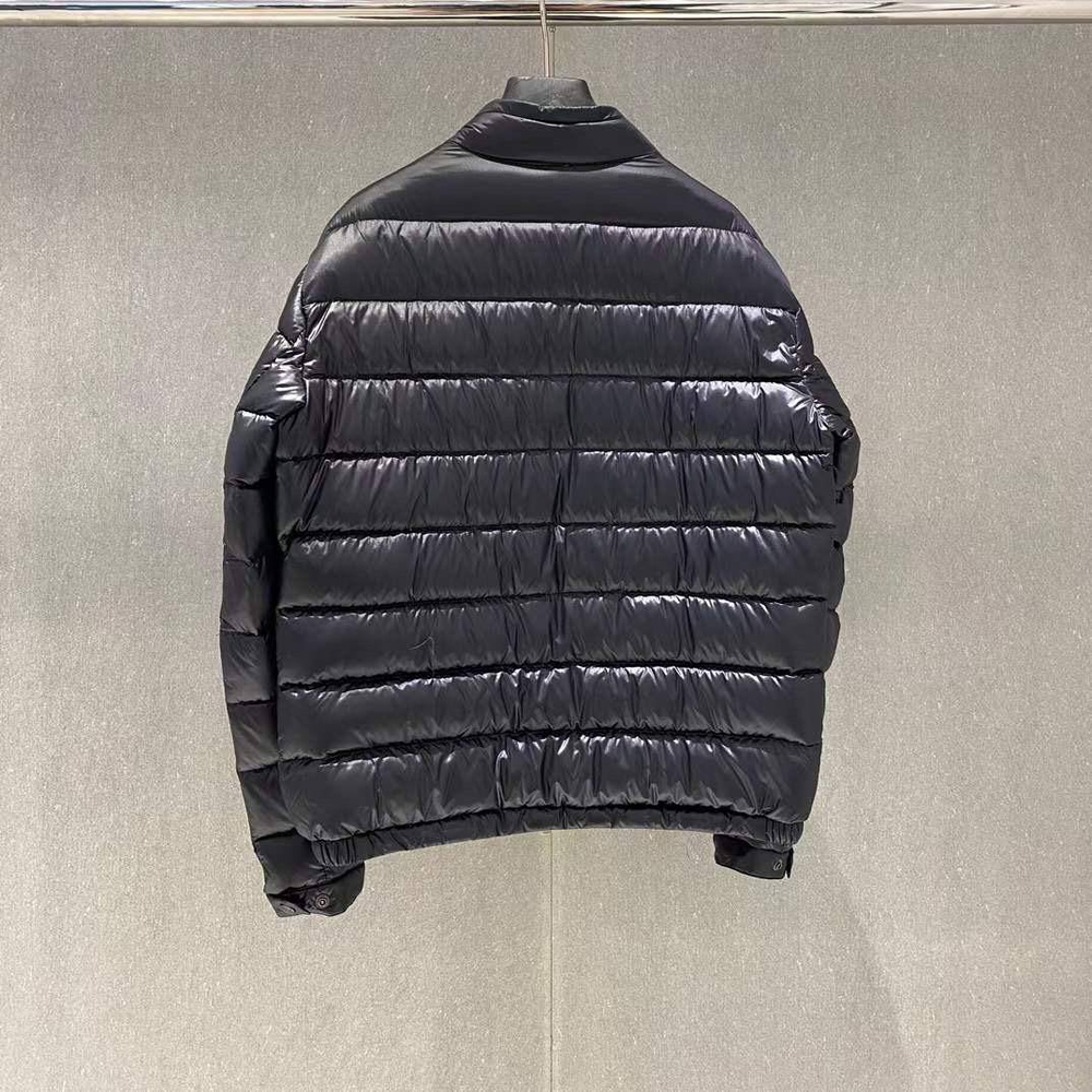 Пуховик Moncler