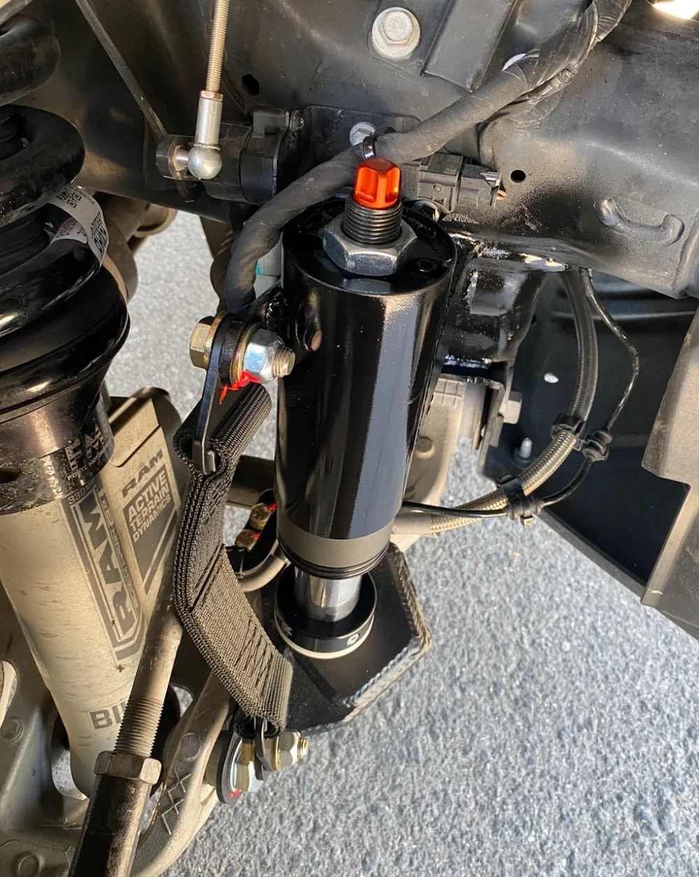 Комплект буферного отбойника и ограничительных ремней для передней подвески Ram TRX 2021-2024 РАМ