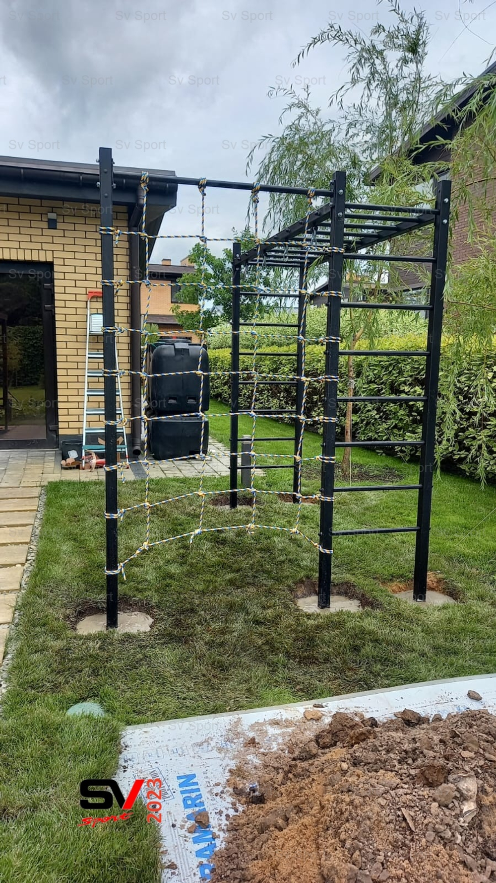 Монтаж уличной шведской стенки Sv Sport Рукоход (5 вертикальных столбов)