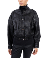 Женская чёрная кожаная куртка-бомбер с плетёным эффектом