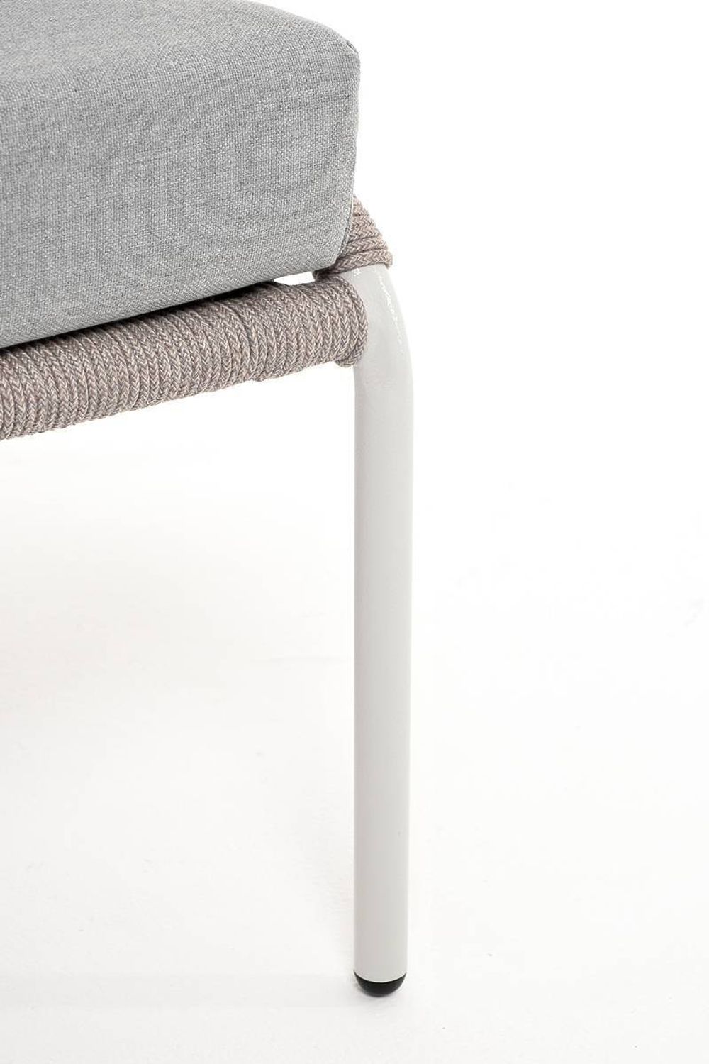 "Милан" диван 2-местный плетеный из роупа, каркас алюминий светло-серый (RAL7035) муар, роуп серый меланж круглый, ткань светло-серая