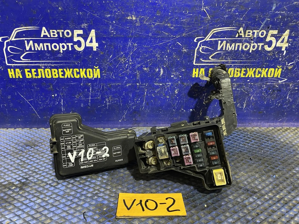 Блок предохранителей подкапотный NISSAN TINO 2001