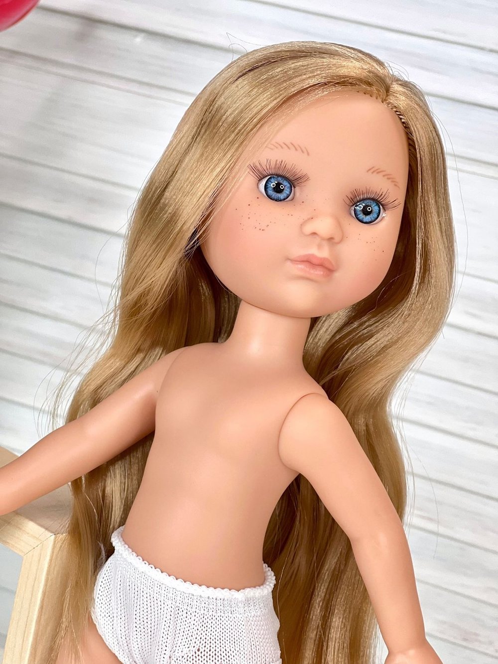Кукла BERJUAN виниловая 35см Ева без одежды (2833)