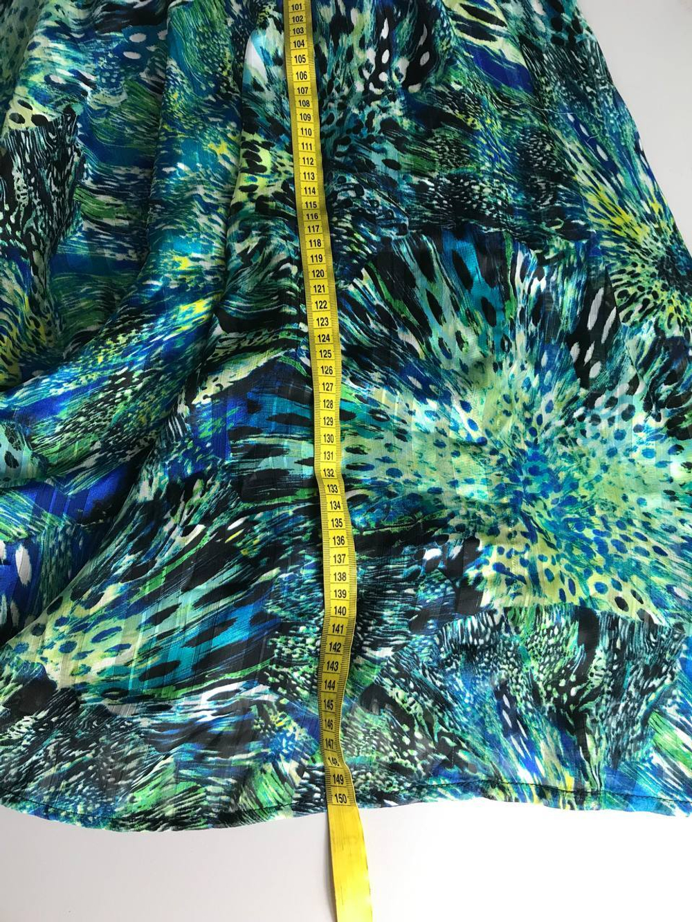 Платье пестрое длинное, визуально на 52 размер