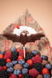 Топпер Летучая мышь из шоколада