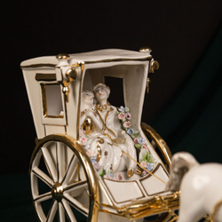 Винтаж: Фарфоровая мануфактура Capodimonte «Ландо с парой лошадей»