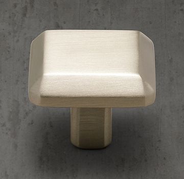 Ручка кнопка RH Regent