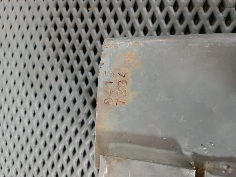 Кронштейн переднего бампера правый