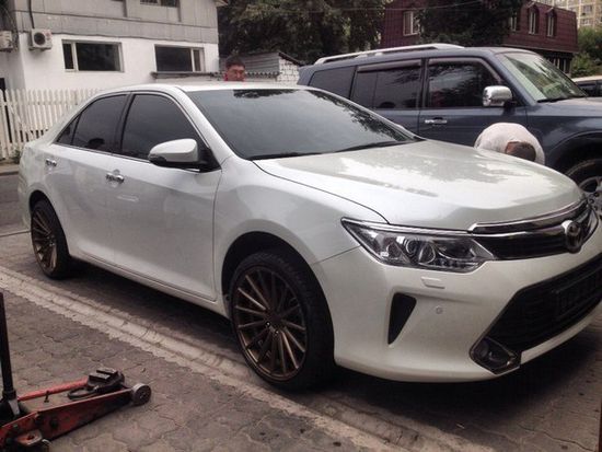 Toyota Camry 55 Vossen VFS2 R19