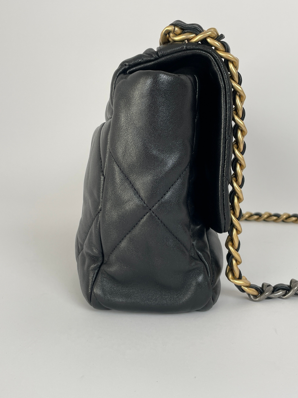 Сумка Chanel 19