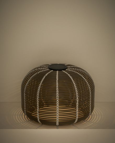 Уличный светильник Garoina солнечных батареях из искусственного ротанга цвета таупе 50 см